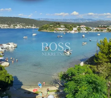 Rab, samostojeća kuća 320m2, prilika! - cover