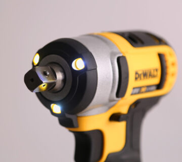 DeWalt aku udarni odvijač DCF880N 18V 203Nm 1/2" - cover