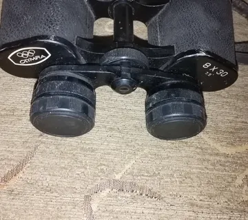 Stari dalekozor Olympia 8×30 - cover