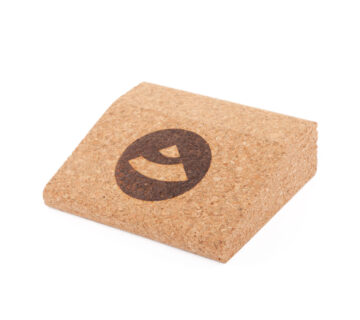 Bodhi Yoga Bodhi blok za jogu od plute u obliku klina 1 komad 10 cm - cover