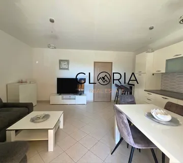 Komforan 2-soban stan sa dvije terase i vrtom - cover