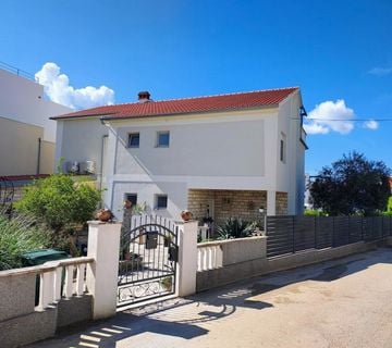 Sukošan, prekrasna kuća(240m2) na velikoj okućnici, 100 metara do mora - cover