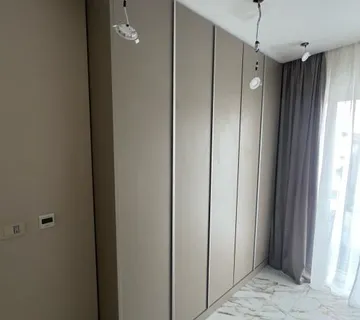 Garderobni ormar - cover