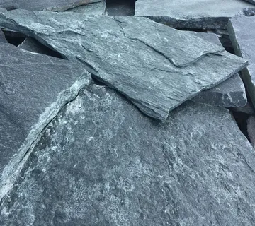 Lomljeni kamen crno zeleni - cover