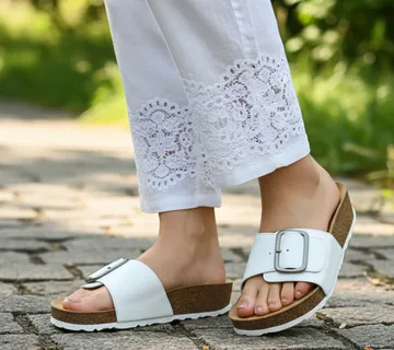 Kožne natikače bijele boje, povišen đon - cover