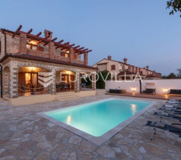 Istra, Svetvinčenat - prekrasna kamena katnica s bazenom 32 m2 i jacuzzijem, NKP 155 m2 - cover
