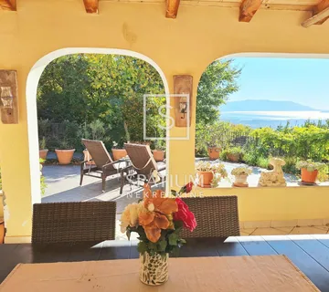 BRIBIR, SAMO KOD NAS, KUĆA S GARAŽOM I POGLEDOM - cover