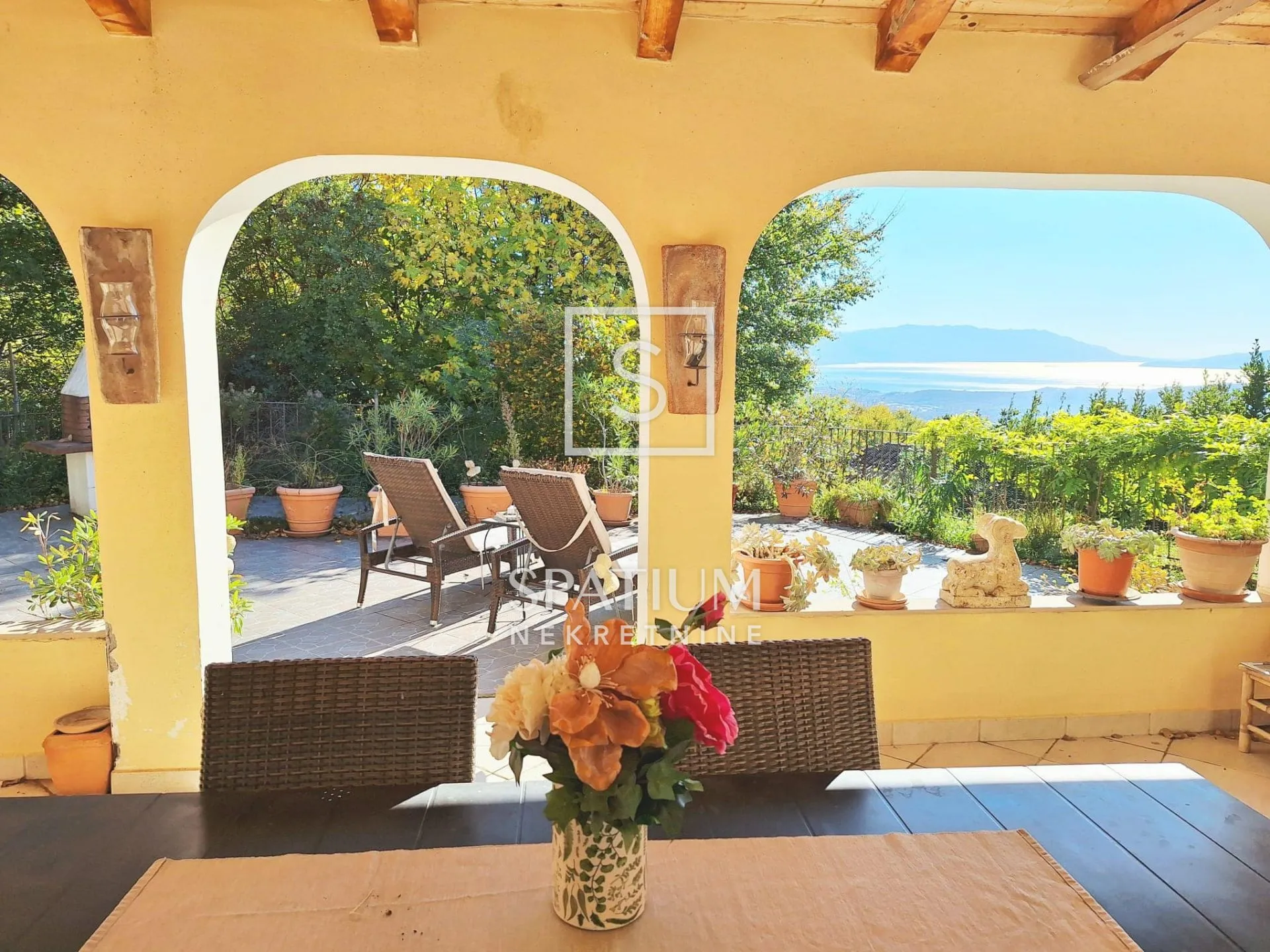 BRIBIR, SAMO KOD NAS, KUĆA S GARAŽOM I POGLEDOM - cover