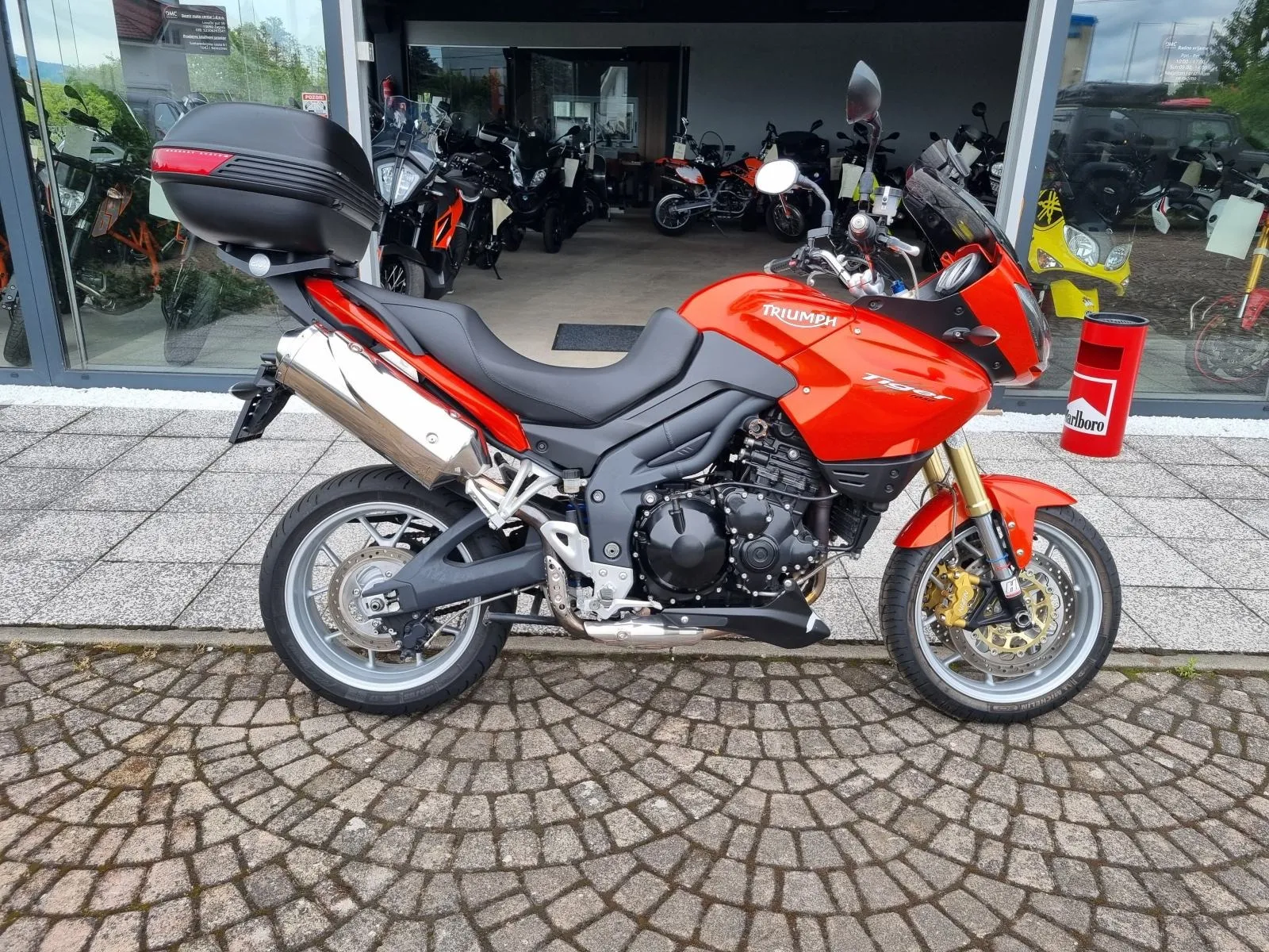 Triumph TIGER 1050, 2009 god. - cover