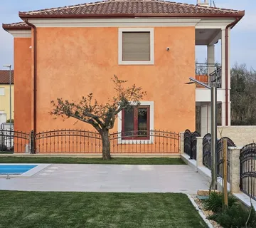 Kuća u okolici Novigrada cca 300 m od mora - cover