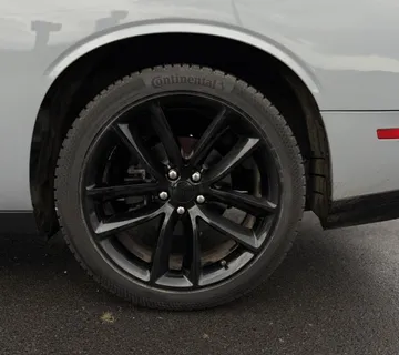 Dodge Challenger SXT 3,6 V6 - cover