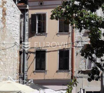Pula, zgrada sa 4 stana  po 40 m2 u centru grada  - pogodna za najam - cover