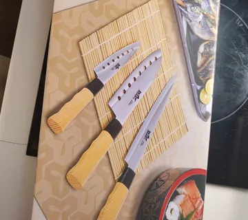 Noževi NOVI - cover