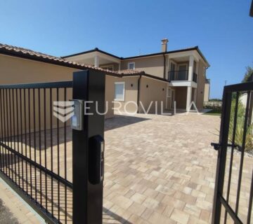 Savudrija, Crveni vrh, moderna kvalitetna vila s bazenom, NKP 250m2 - cover