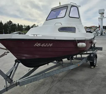 Prodajem brod Ven 501 k sa vanbrodskim motorom Honda 20 KS - cover