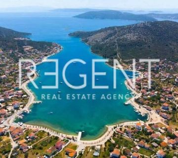 Trogir, Vinišće - Poljoprivredno zemljište prvi red uz more 4245 m2 - cover