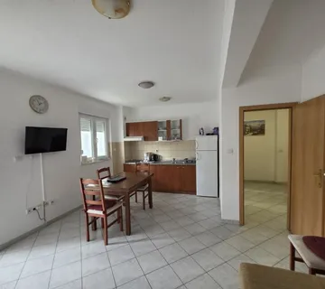 Prodaja, komforan 2-soban stan u blizini mora, Okrug! (prodaja) - cover