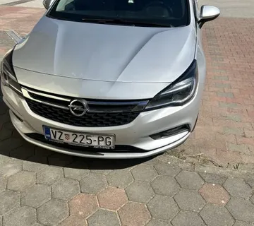 Opel Astra 1,0 - cover