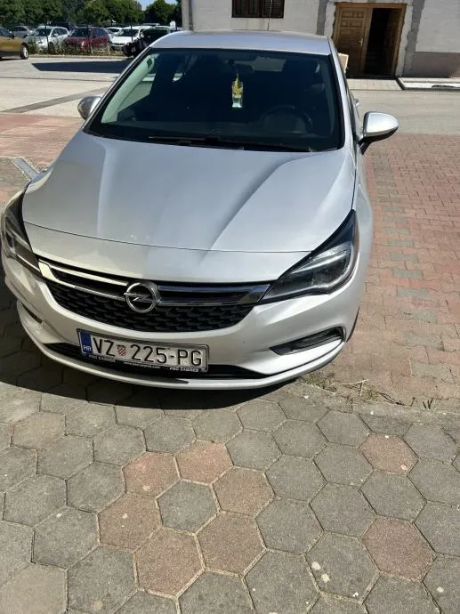 Opel Astra 1,0 - cover