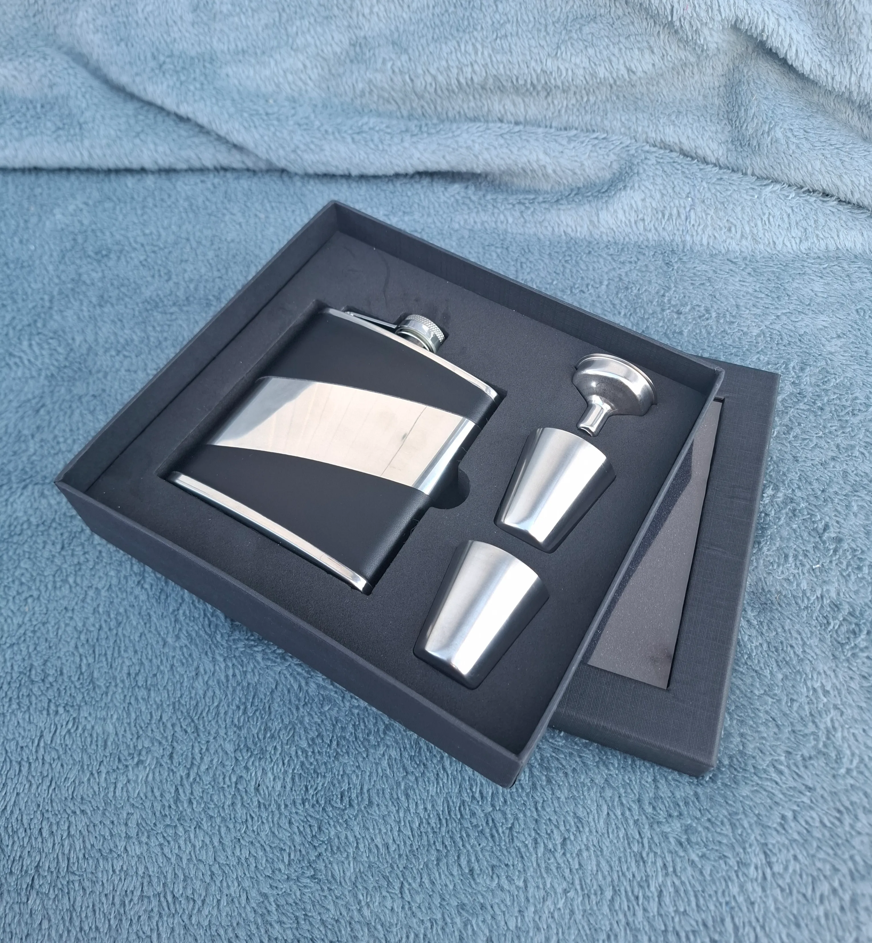 Set pljoska i čašice II. - cover