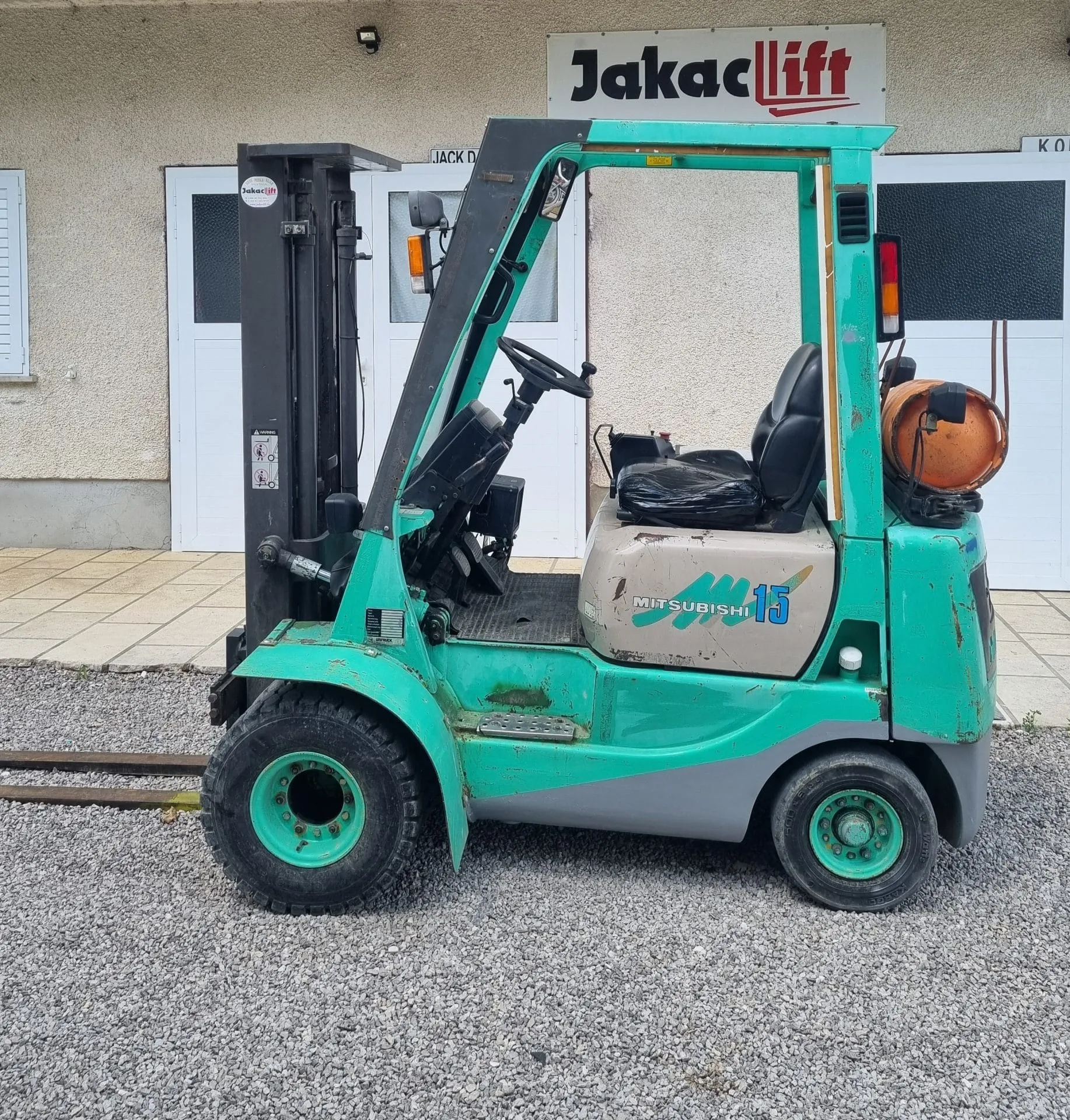 Plinski viličar Mitsubishi 1500kg - cover