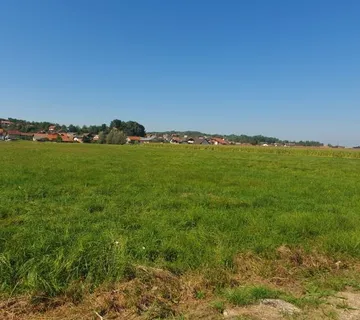 Poljoprivredno zemlj., Pojatno, Sportska ul. 4200 m2, za razne namjene - cover