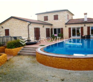 Istra, vila s bazenom NKP 270 m2 - cover