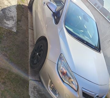 Prodajem opel astra j - cover
