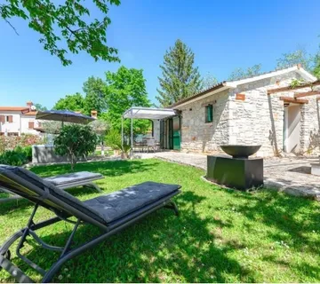 bungalov s garažom, jacuzzijem i mediteranskim vrtom – okolica Poreča - cover