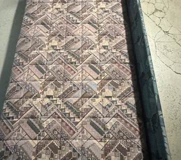 KREVET 200 x 90 cm - cover