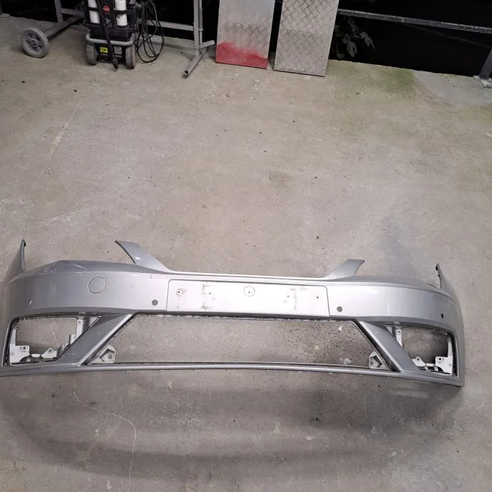 SEAT LEON 3 2012- PREDNJI BRANIK - cover