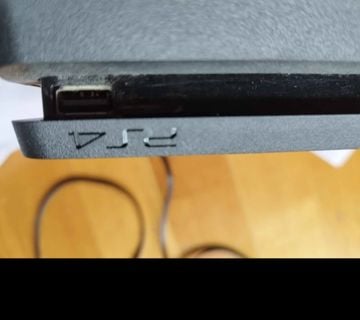 Playstation 4 konzola - cover