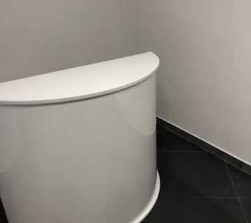 Pult i stolovi za šminkanje manikuru pedikuru - cover