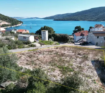 Marina, građ. zem. 731,00 m2, prav. građ. dozv. vila 5 stanova,bazen! - cover