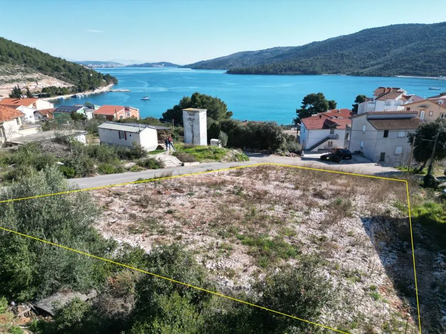 Marina, građ. zem. 731,00 m2, prav. građ. dozv. vila 5 stanova,bazen! - cover