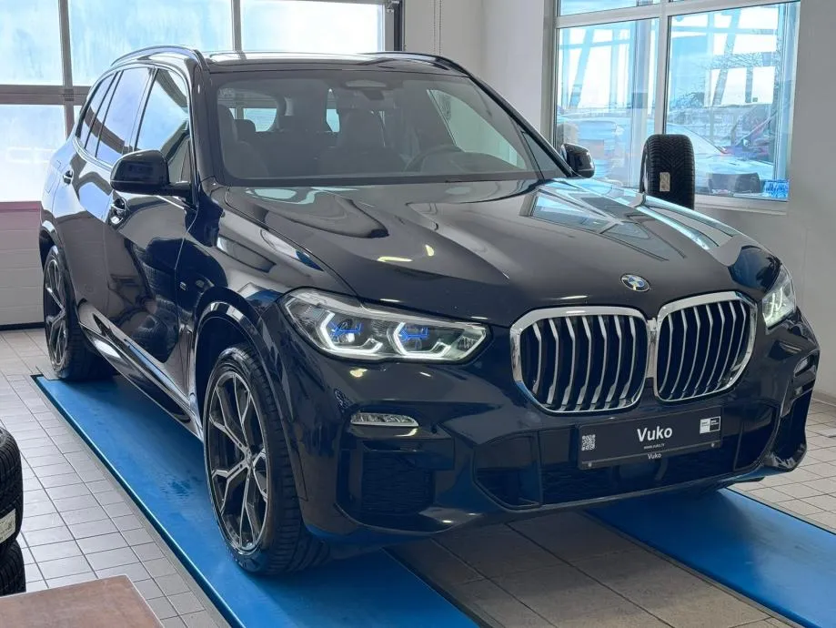 BMW X5 xDrive30d M sport - cover