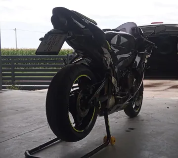 Honda cbr 600 RR - cover