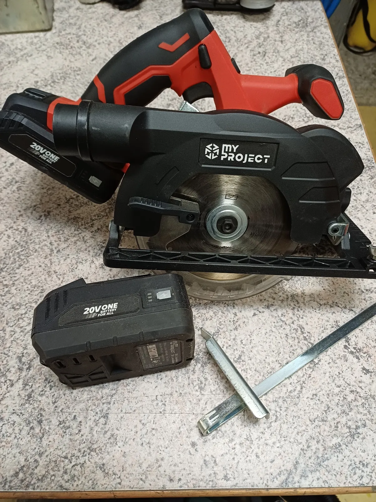 My project aku alati ubodna pila,brusilica cirkular i usisavać u kompl - cover