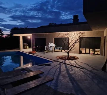 ISTRA KUCA SA BAZENOM **NOVO** (prodaja) - cover