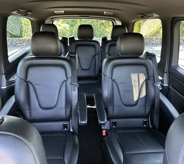 Mercedes-Benz V300d 4MATIC AMG Ekstradugi /FULL oprema/ * GARANCIJA* - cover