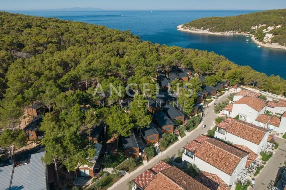 Brač, Milna/Osibova-građ. zemljište T-zona, 4240 m2 - cover