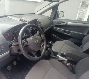 Opel Zafira B  - cover