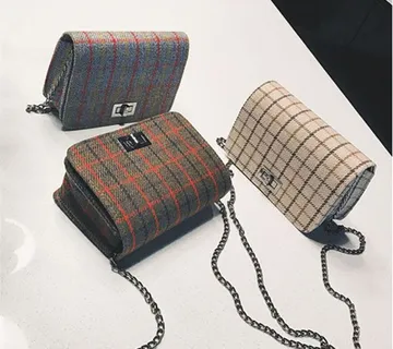 Modna karirana torbica Margaret - cover