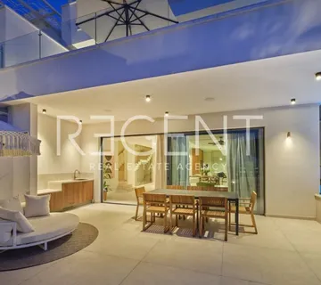 Trogir - Moderna villa s pogledom na more 341 m2 - cover