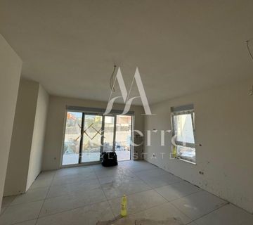 VODICE, STAN S3 - 91,17m2, PRIZEMLJE, VELIKI VRT, 400M OD PLAŽE - cover
