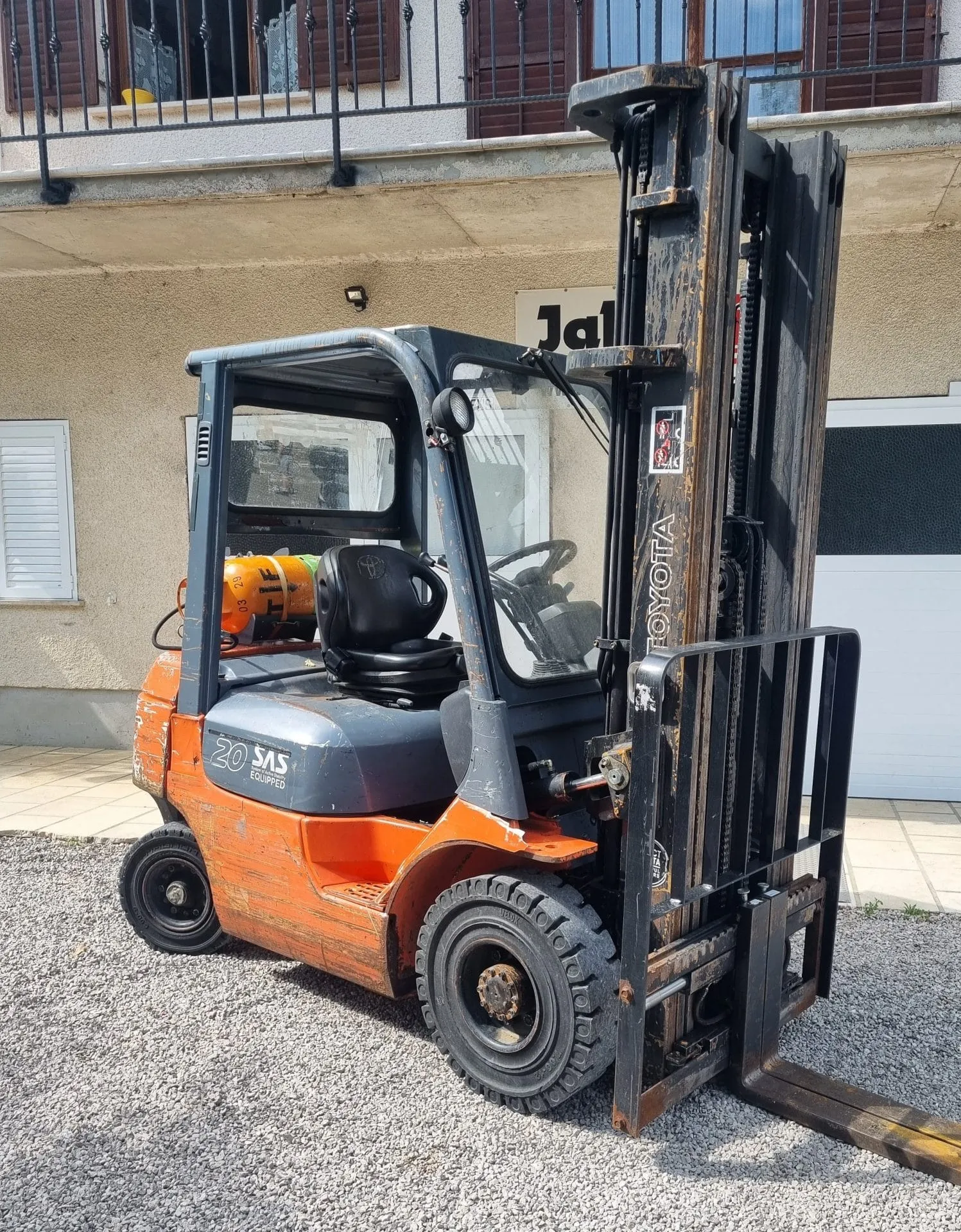 Plinski viličar TOYOTA 2T - cover