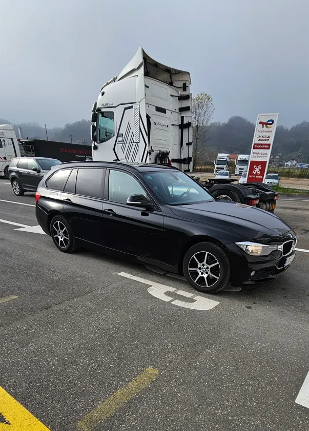 BMW 318D TOURING - cover