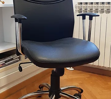 Uredska stolica kožna malo korištena - cover