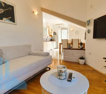 Stan: Žaborić, 50.00 m2 sa garažom (prodaja) - cover