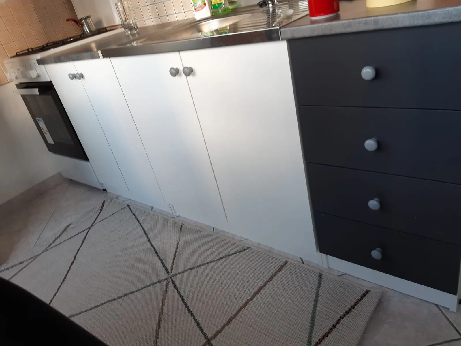 JEDNOSOBAN NAMJEŠTEN STAN U UTRINI IZNAJMLJUJEM UREDNOJ ŽENSKOJ OSOBI - cover